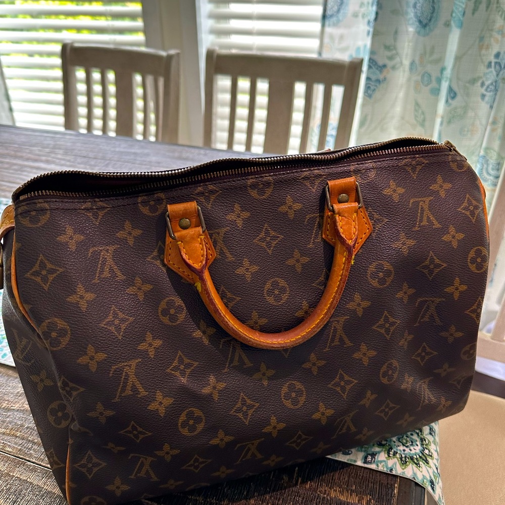 Vintage 89, Louis Vuitton Speedy 35 Canvas and piping in great condition!